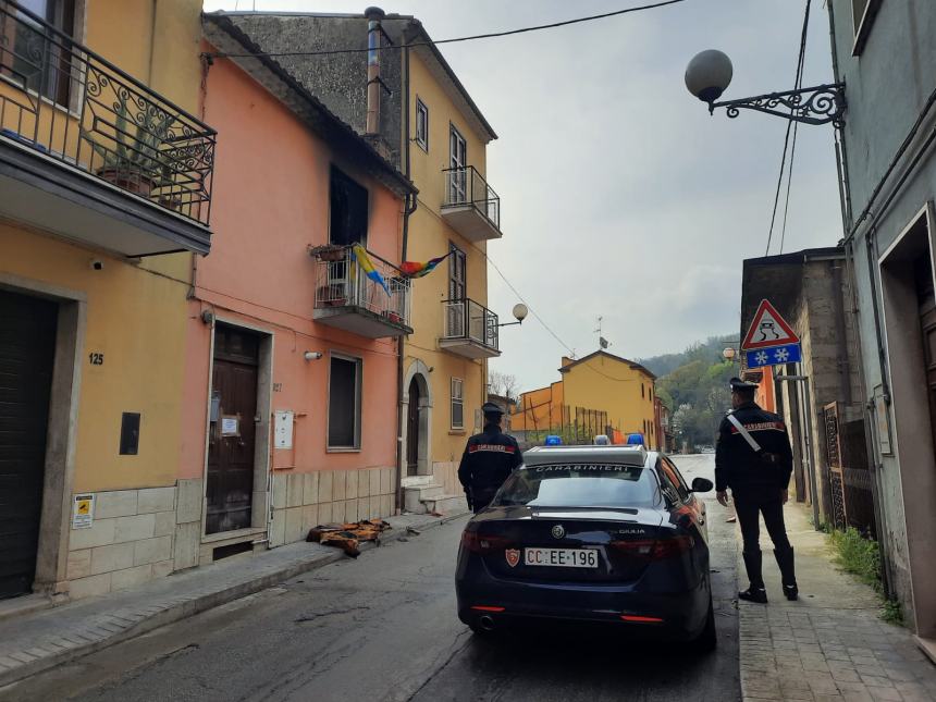 Bojano, Vigili del Fuoco e Carabinieri nella casa incendiata dall'ex