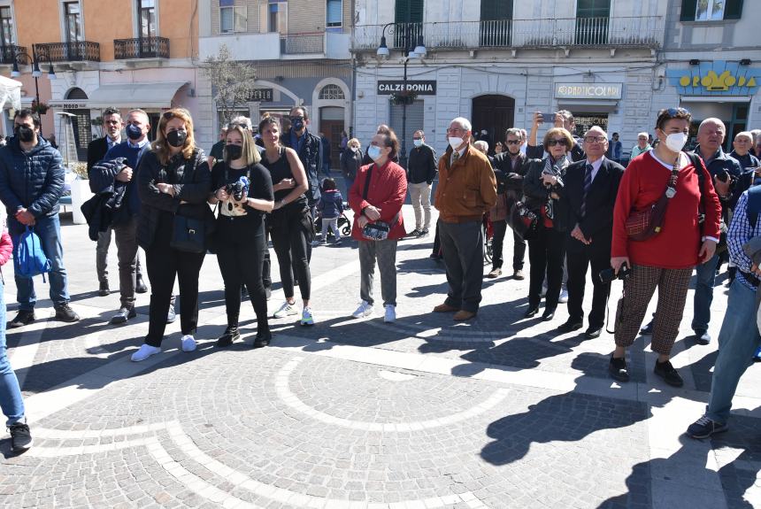 L'omaggio al Monumento ai Caduti