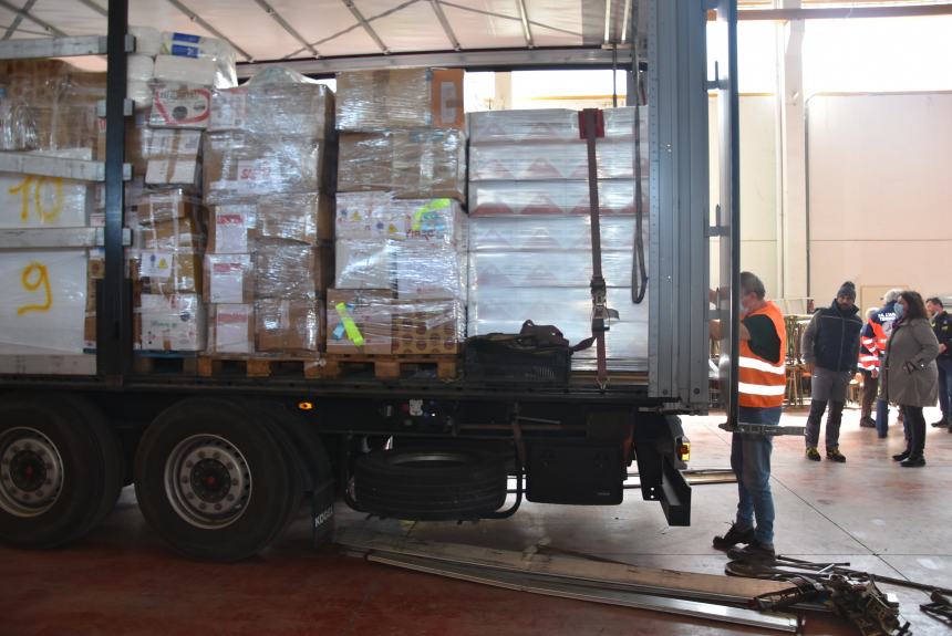 In viaggio il carico di aiuti per l'Ucraina, ora c'è bisogno di zaini e materiale didattico