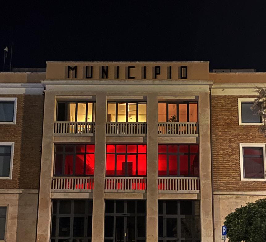 Il Municipio di Termoli illuminato di giallorosso