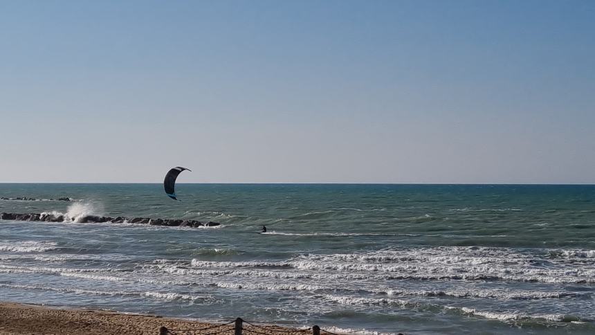 Kitesurf sul Lungomare Cristoforo Colombo