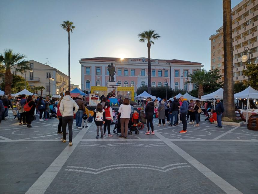 Musica, giochi, magia: in piazza Monumento c'è il "Villaggio dei bambini"