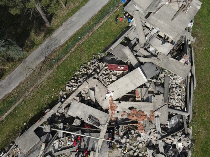 L'emergenza sanitaria ad alto rischio, come soccorrere chi resta sotto le macerie