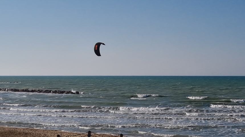 Kitesurf sul Lungomare Cristoforo Colombo