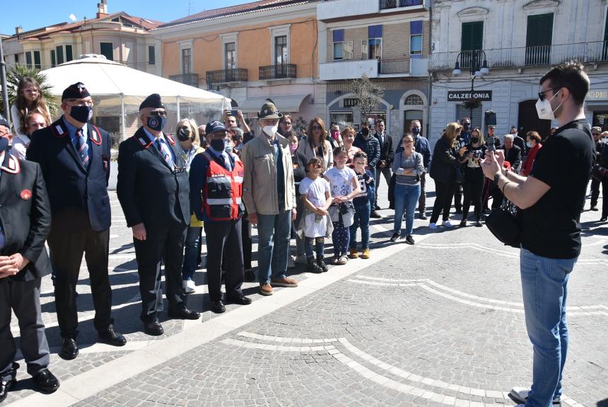 L'omaggio al Monumento ai Caduti