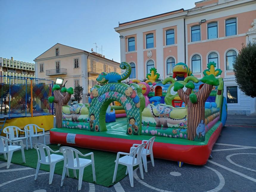 Musica, giochi, magia: in piazza Monumento c'è il "Villaggio dei bambini"