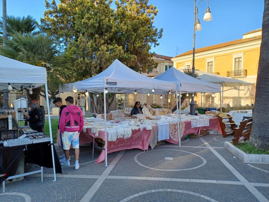 Musica, giochi, magia: in piazza Monumento c'è il "Villaggio dei bambini"