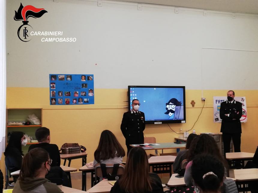 Cultura della legalità, l'Arma dei Carabinieri incontra gli studenti