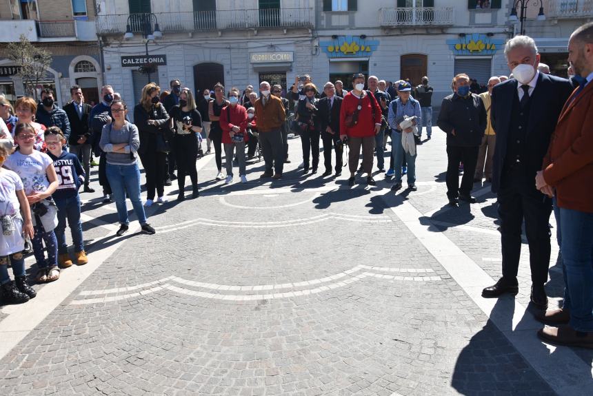 L'omaggio al Monumento ai Caduti