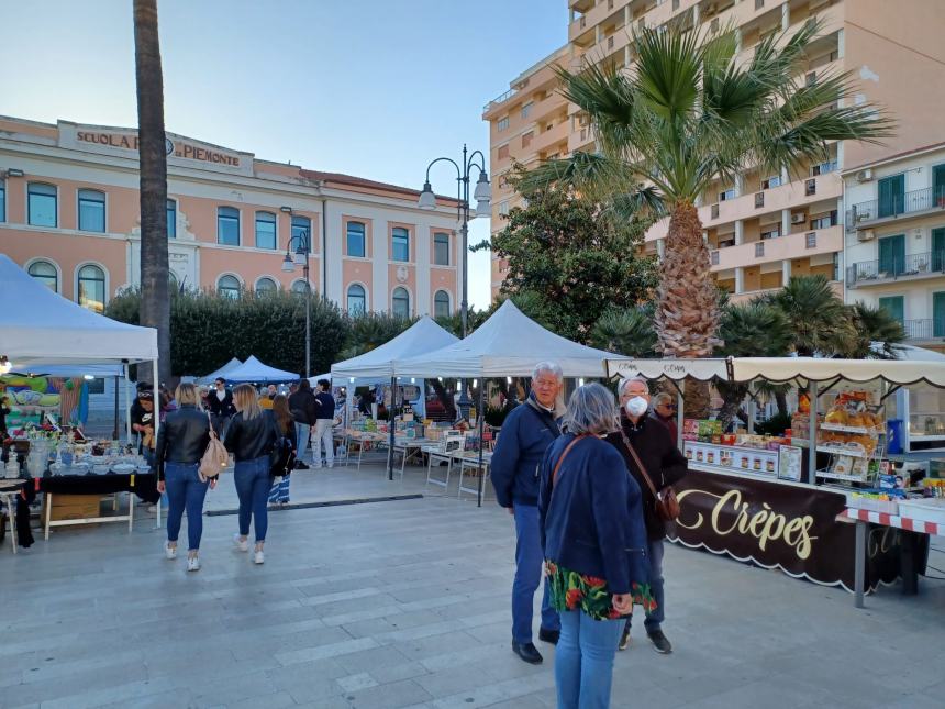 Musica, giochi, magia: in piazza Monumento c'è il "Villaggio dei bambini"