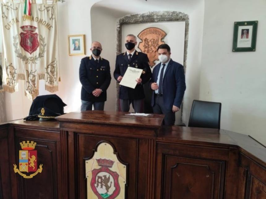 Impedirono a un uomo di lanciarsi dal viadotto, premiati due agenti della Polstrada