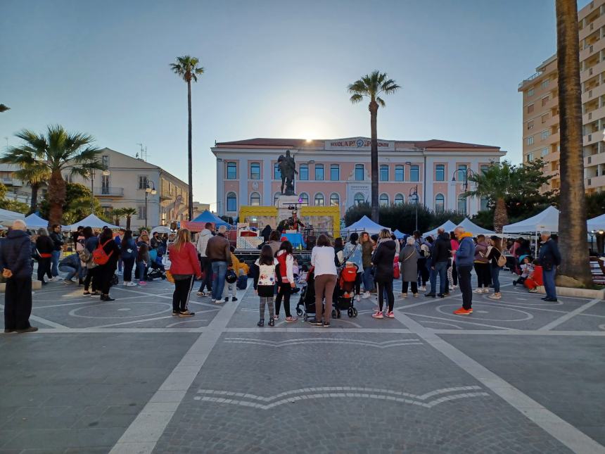 Musica, giochi, magia: in piazza Monumento c'è il "Villaggio dei bambini"