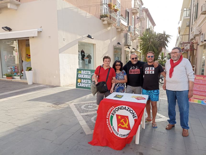 "Basta guerra e carovita", presidio in centro del Prc in difesa dei ceti popolari