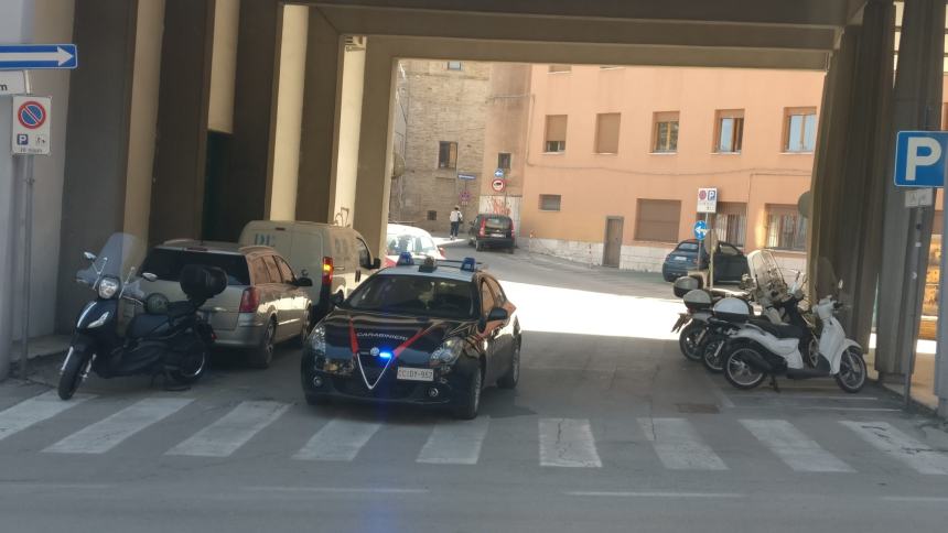 Rapina a mano armata alla Gioielleria Marinucci, ladri in fuga su uno scooterone