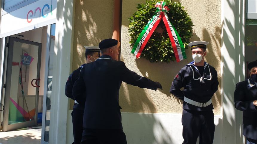 Onore al comandante Mario Milano