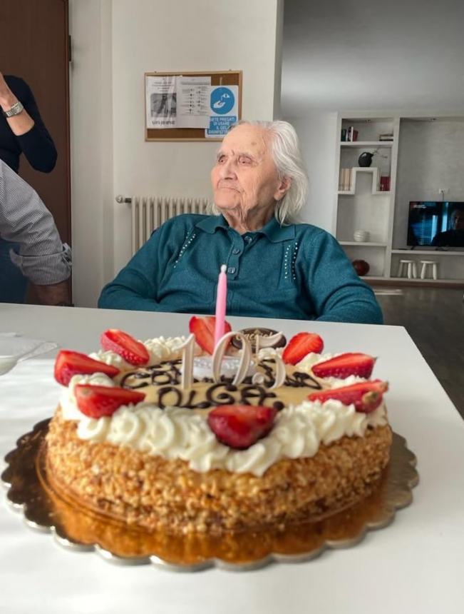 L'amministrazione Contucci brinda a nonna Olga: compie 105 anni