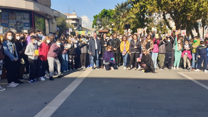 La città che legge: in piazza Monumento la festa dei libri