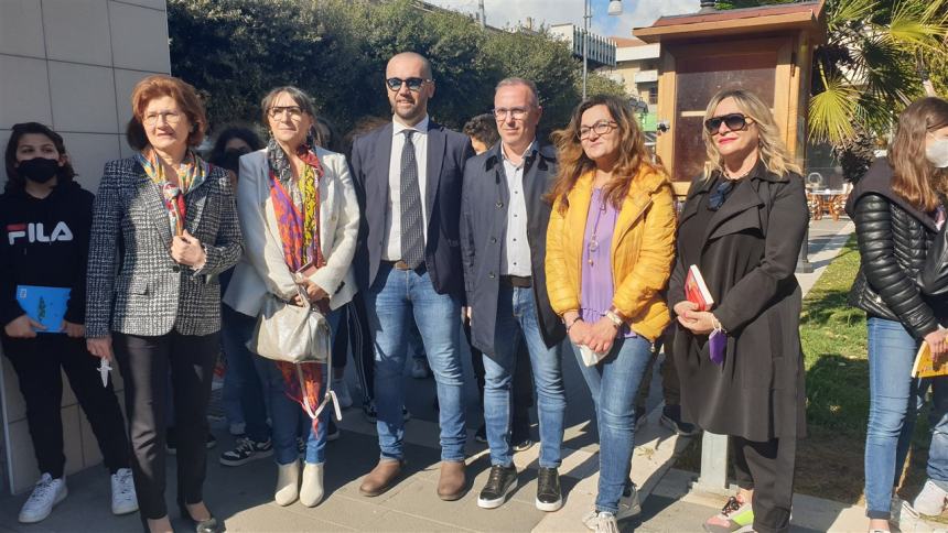 La città che legge: in piazza Monumento la festa dei libri