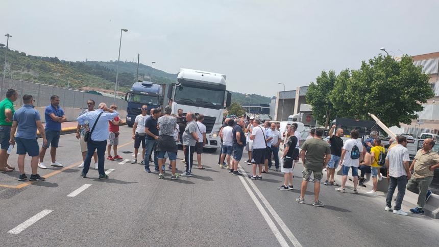 I pescatori termolesi ieri in Ancona