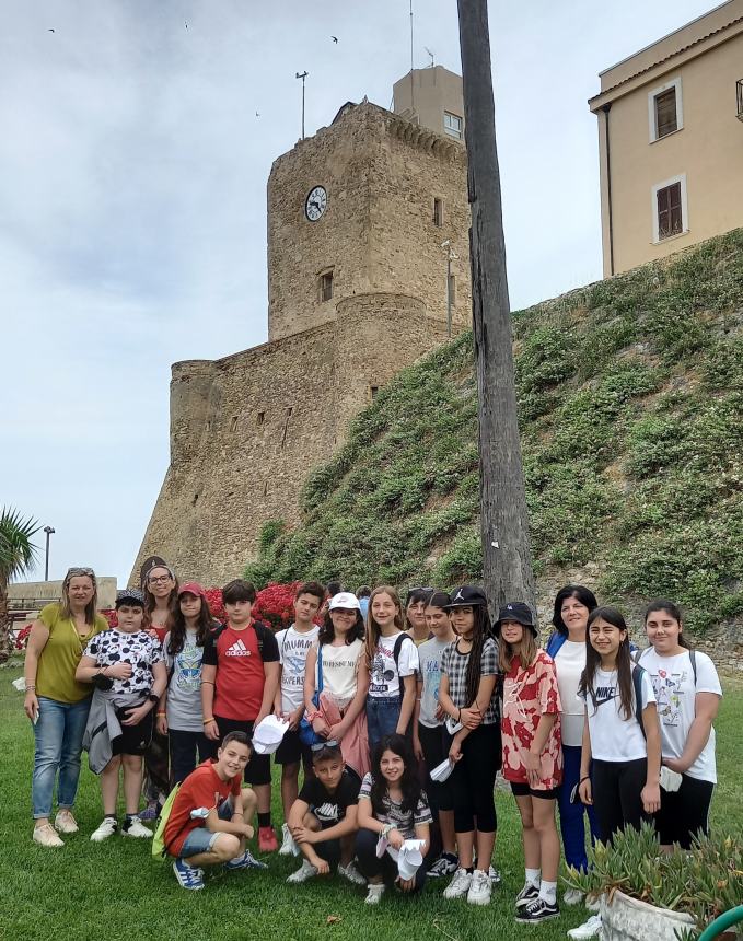 Alunni di Pantano Basso scoprono il borgo