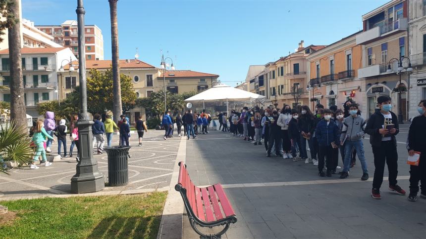 La città che legge: in piazza Monumento la festa dei libri