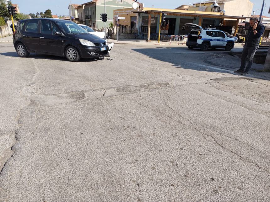 Scontro tra due auto a Nuova Cliternia