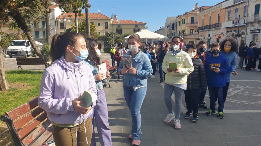 La città che legge: in piazza Monumento la festa dei libri