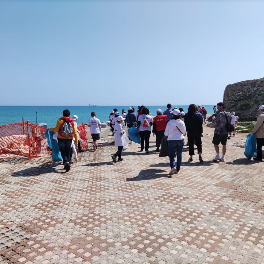 La Grande Impronta non c'è più: via alla pulizia della spiaggia