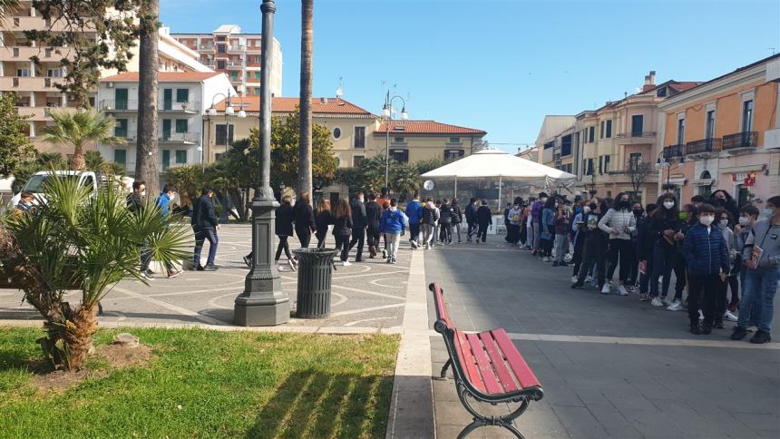 La città che legge: in piazza Monumento la festa dei libri