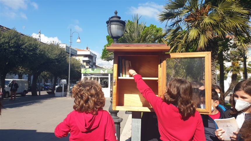 La città che legge: in piazza Monumento la festa dei libri