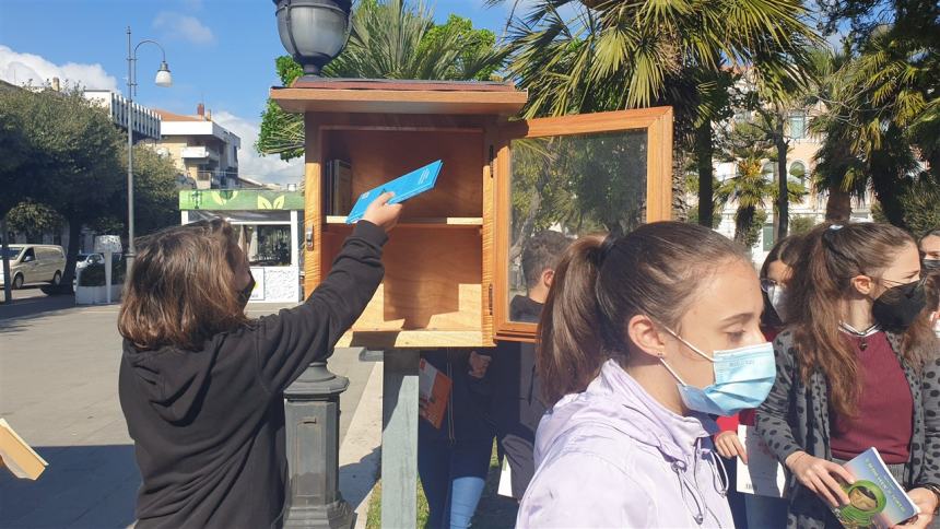 La città che legge: in piazza Monumento la festa dei libri