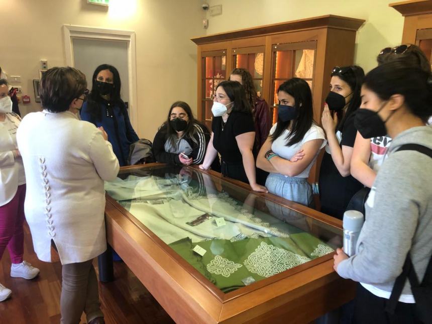 Studenti dal Molise in Abruzzo per creare gioielli e ricami innovativi