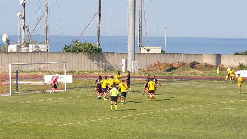 Stagione infinita per il calcio termolese, Termoli 2016 centra la finale playoff