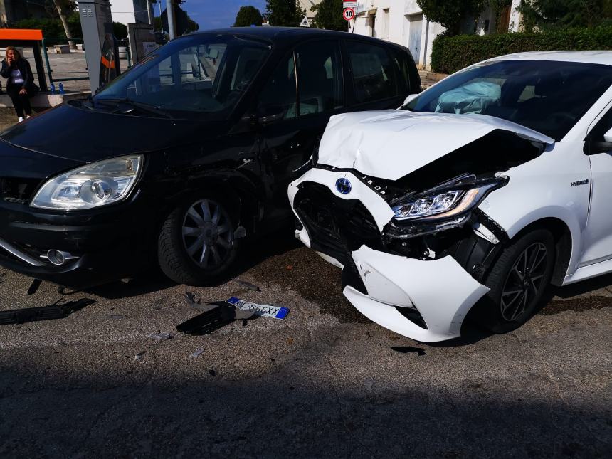 Scontro tra due auto a Nuova Cliternia