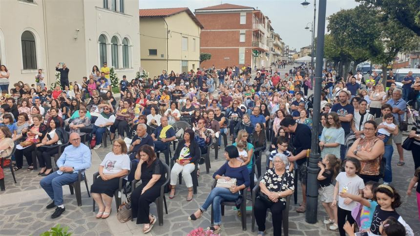 ‘Insieme in armonia’, successo per la recita degli studenti del ‘Vincenzo Cuoco’ 