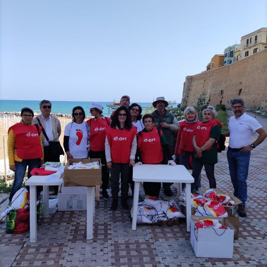 La Grande Impronta non c'è più: via alla pulizia della spiaggia