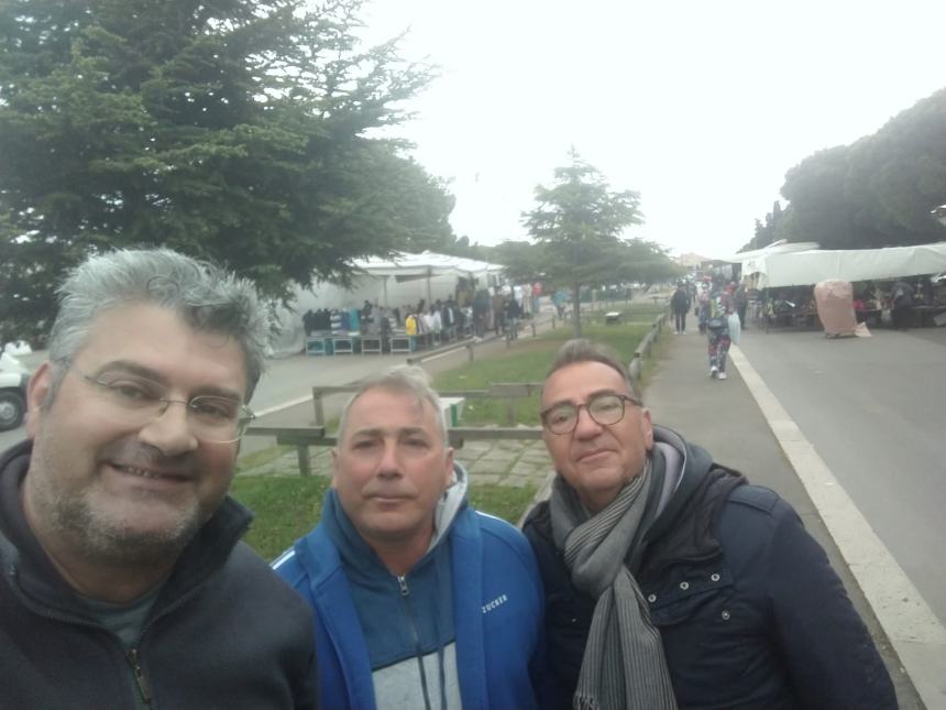 Pioggia sulla fiera mensile del sabato