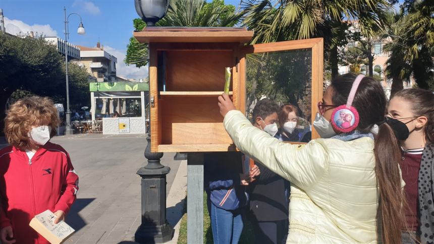 La città che legge: in piazza Monumento la festa dei libri