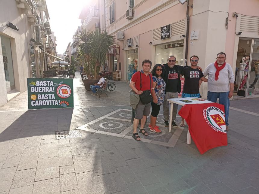 "Basta guerra e carovita", presidio in centro del Prc in difesa dei ceti popolari