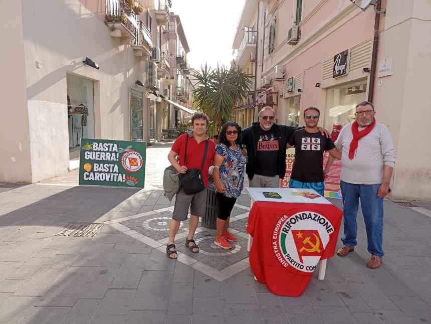 "Basta guerra e carovita", presidio in centro del Prc in difesa dei ceti popolari