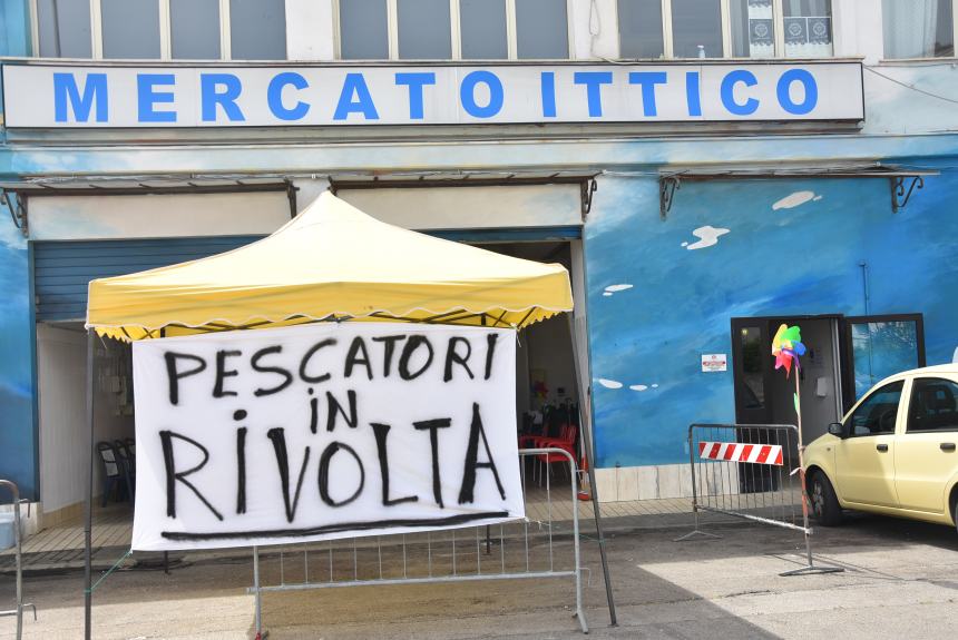 Riunione al mercato ittico