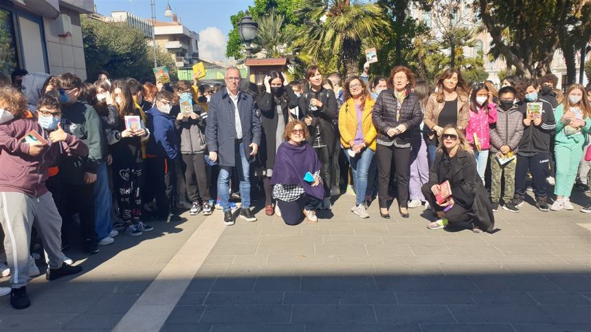 La città che legge: in piazza Monumento la festa dei libri