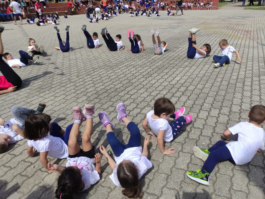 Piccoli eroi a scuola, bambini dell’infanzia di Difesa Grande alle prese con lo sport