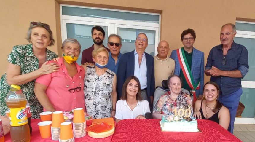 Una targa per i 100 anni di Adriana Pietrocola, a Vasto sono 23 i centenari