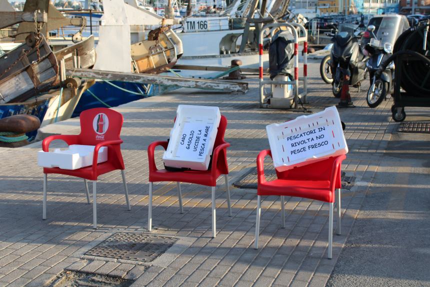 La protesta di ieri sera al porto di Termoli