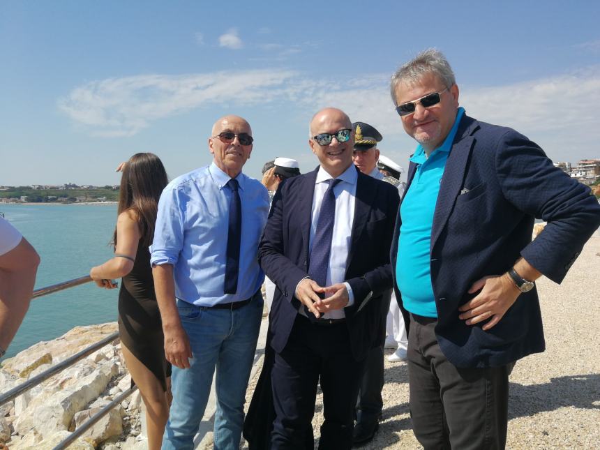 Idrovolanti al porto turistico di Termoli