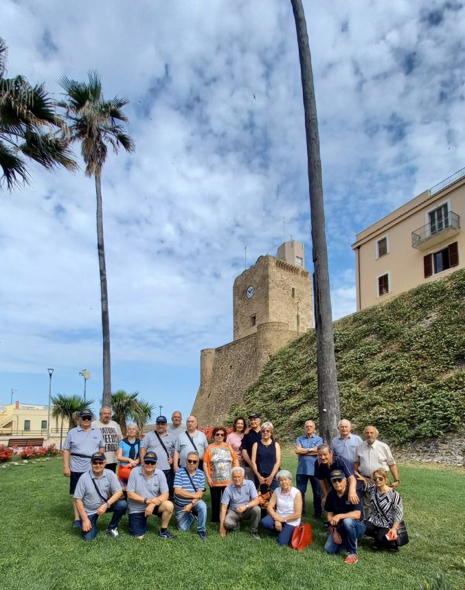 I marinai della fregata "Luigi Rizzi" in visita al borgo antico