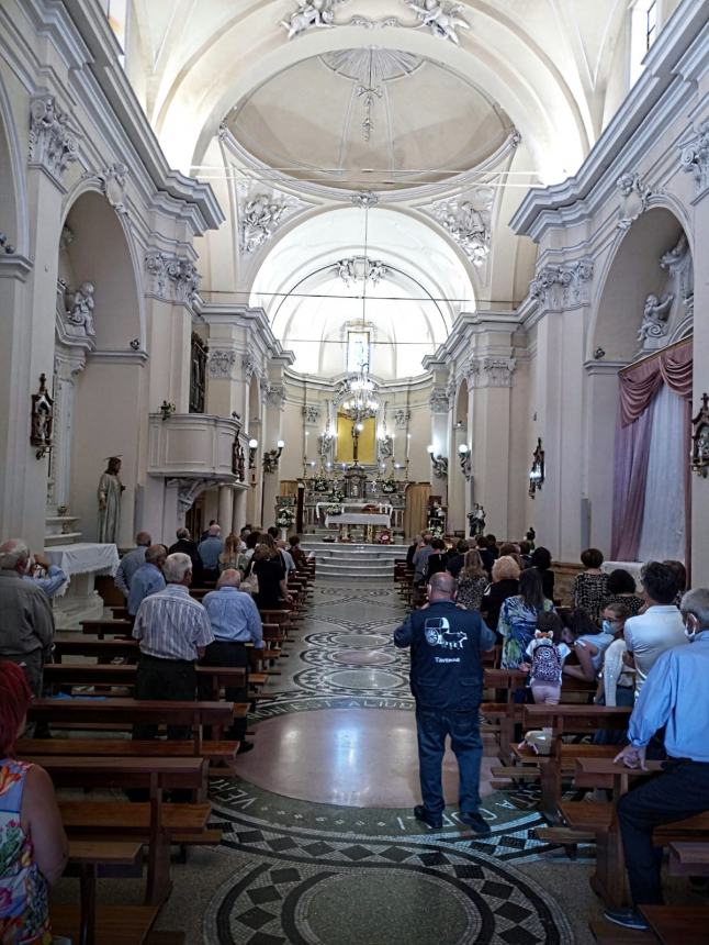 Tavenna ha vestito coi pizzi a tombolo più belli i suoi carri di Sant'Antonio