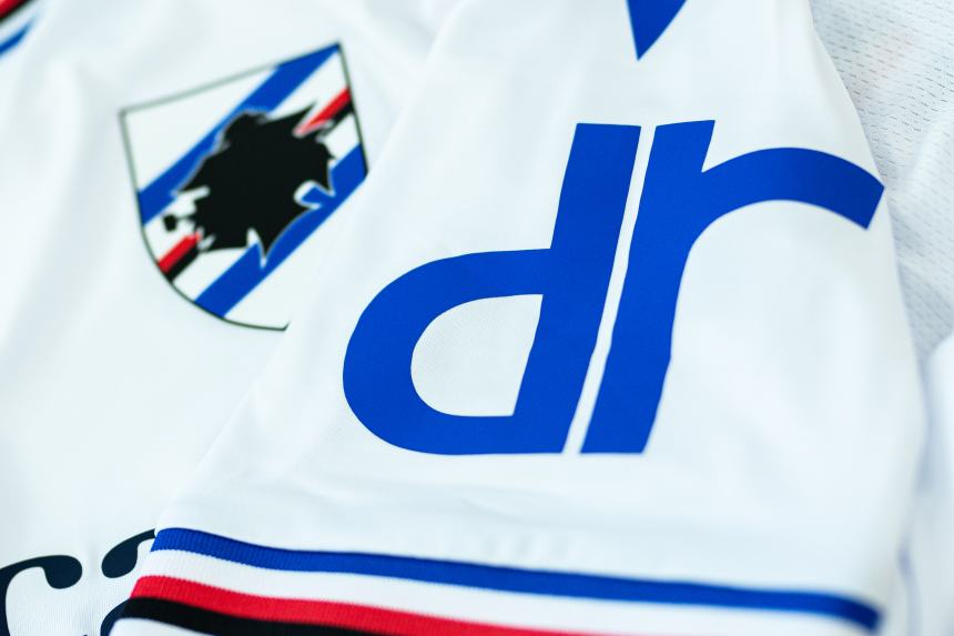 DR è sleeve sponsor della Sampdoria per la stagione 2022/23.