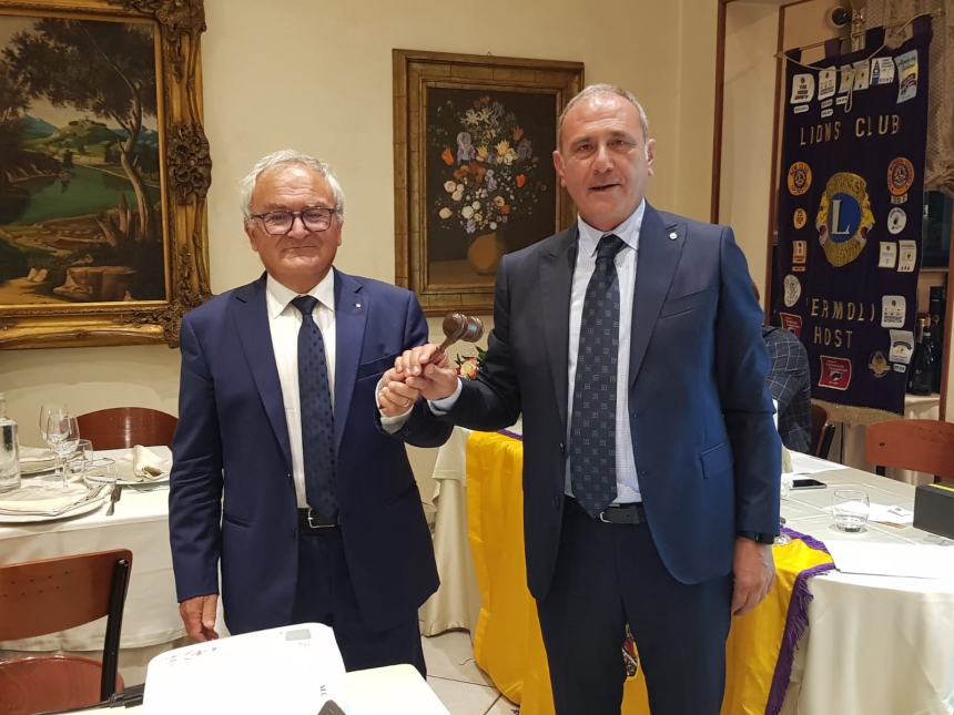 Lions club Termoli Host, Nicola Ricciuti riceve il martelletto da Giovanni Di Girolamo